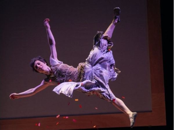 PLUME, L’ÉTERNITÉ DU SAUT PÉRILLEUX