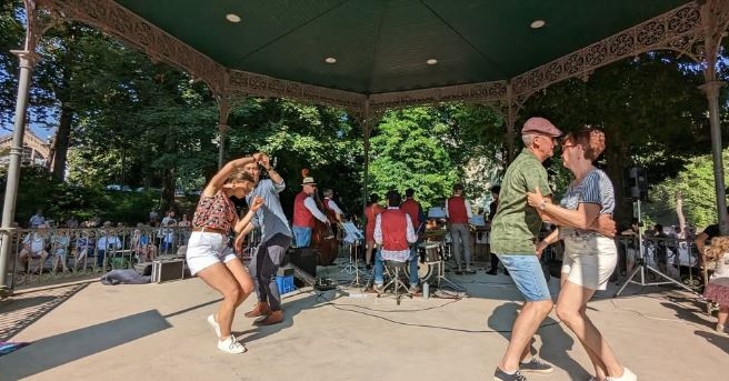 Swing au kiosque de Micaud