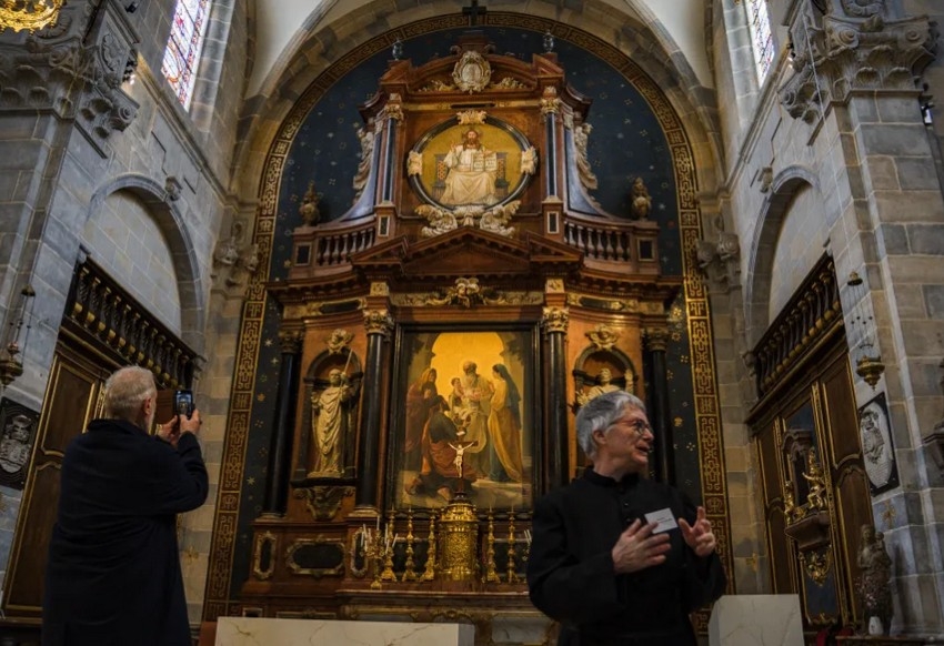 la chapelle et ses vitraux